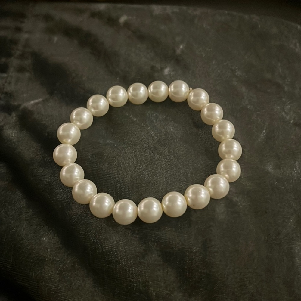 Pearl bracelet